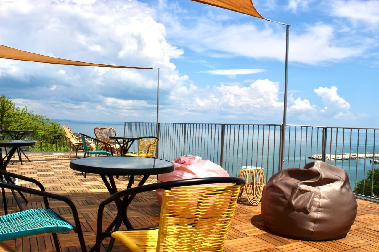 Sunset Art Beach Front Hotel เชอร์โนโมเรทส์ ภายนอก รูปภาพ
