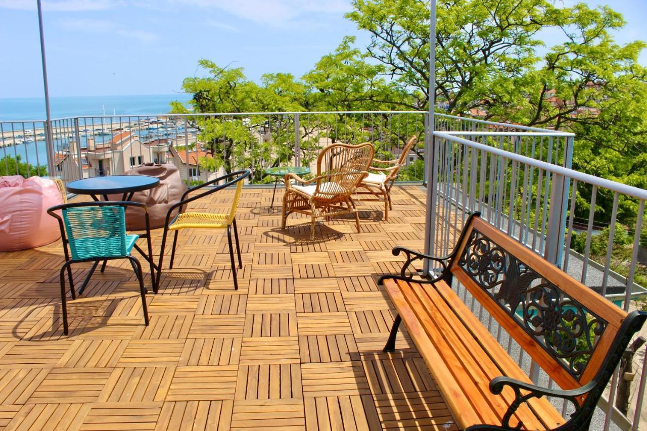 Sunset Art Beach Front Hotel เชอร์โนโมเรทส์ ภายนอก รูปภาพ