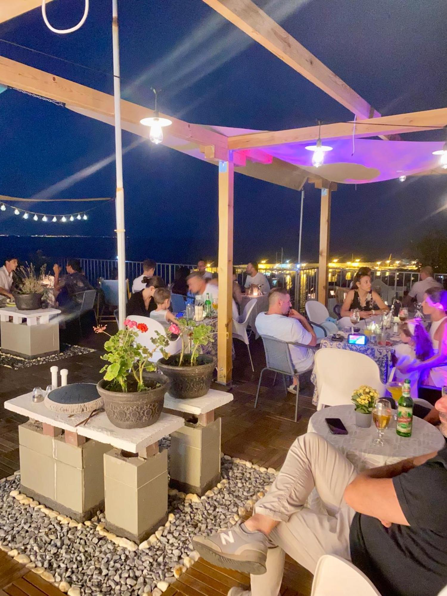 Sunset Art Beach Front Hotel เชอร์โนโมเรทส์ ภายนอก รูปภาพ